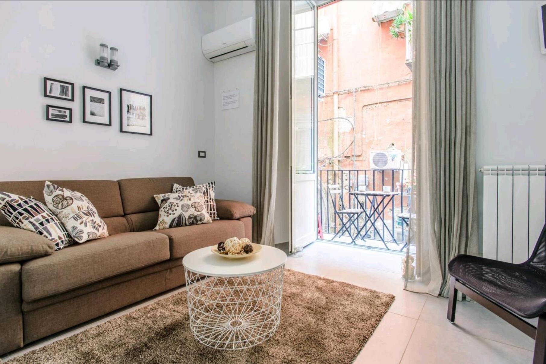Appartamento Charlotte House Napoli Esterno foto