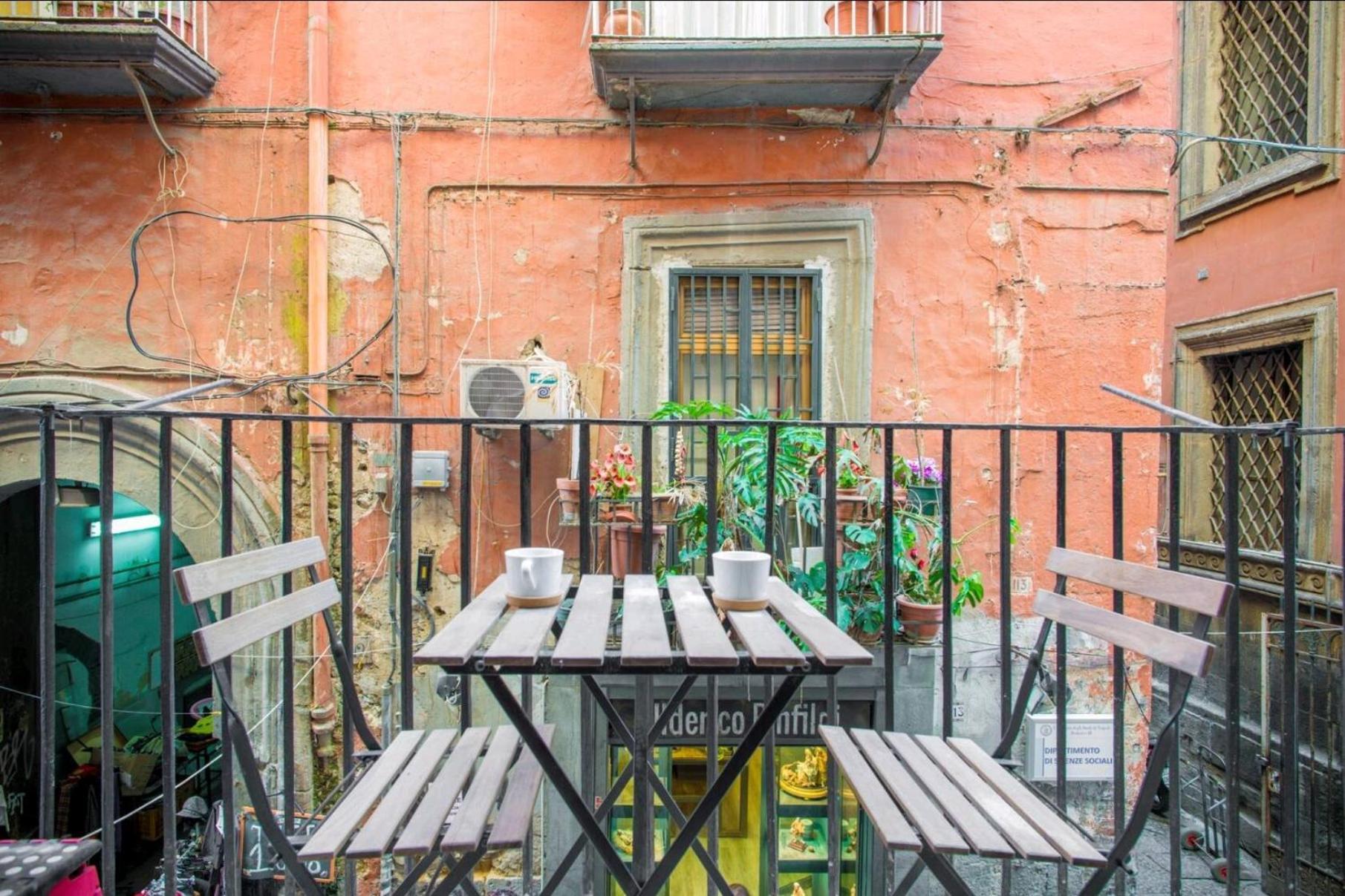 Appartamento Charlotte House Napoli Esterno foto