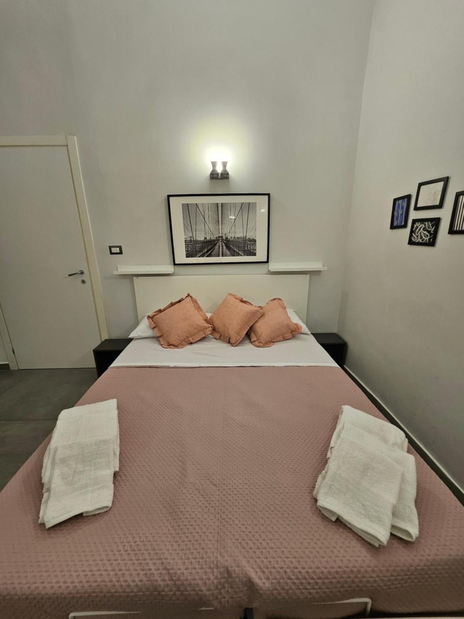 Appartamento Charlotte House Napoli Esterno foto